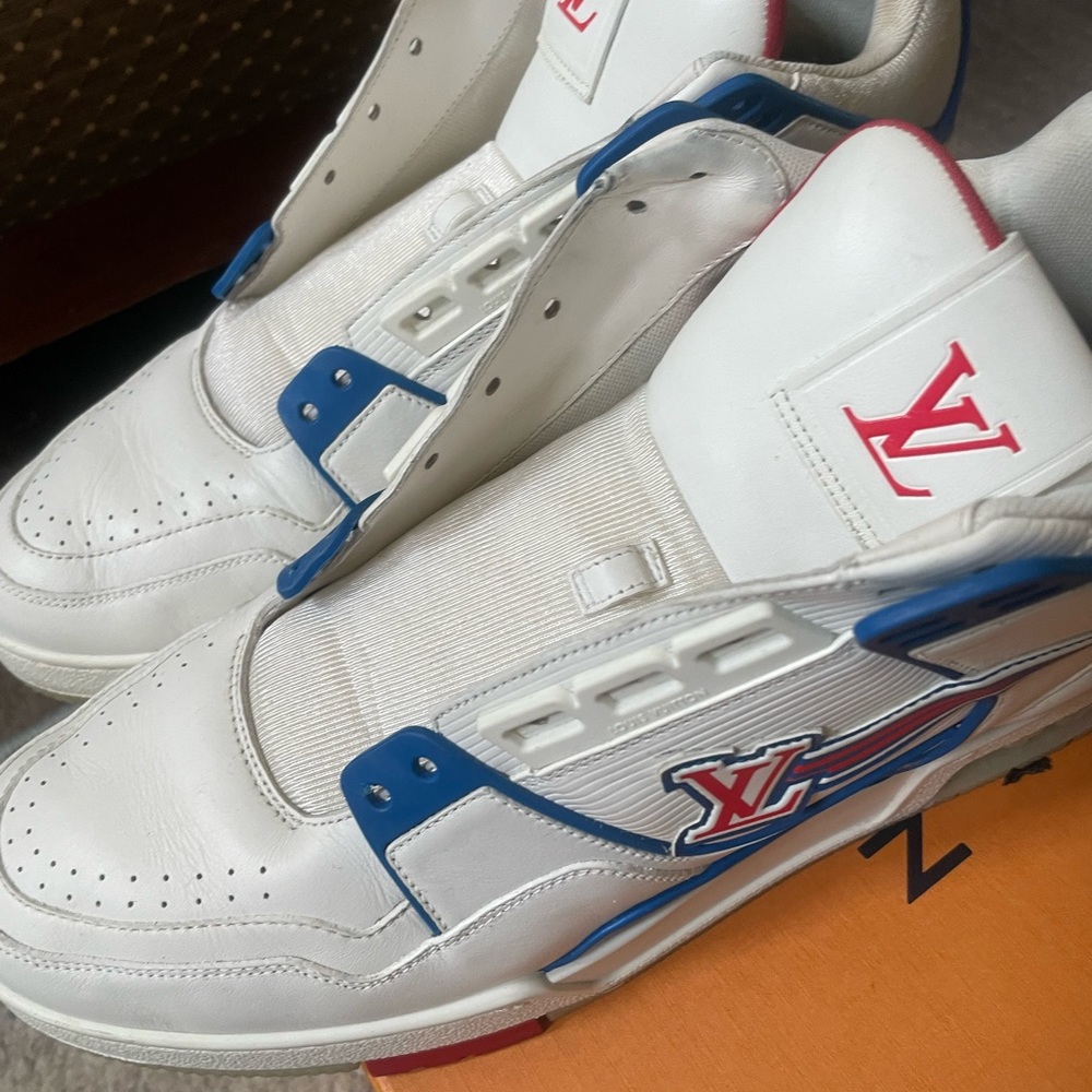 Louis Vuitton Trainer Sneaker White Red Blue size 9